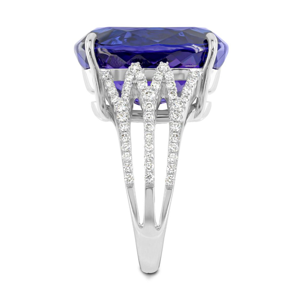 Bague de robe tanzanite et diamant ovale