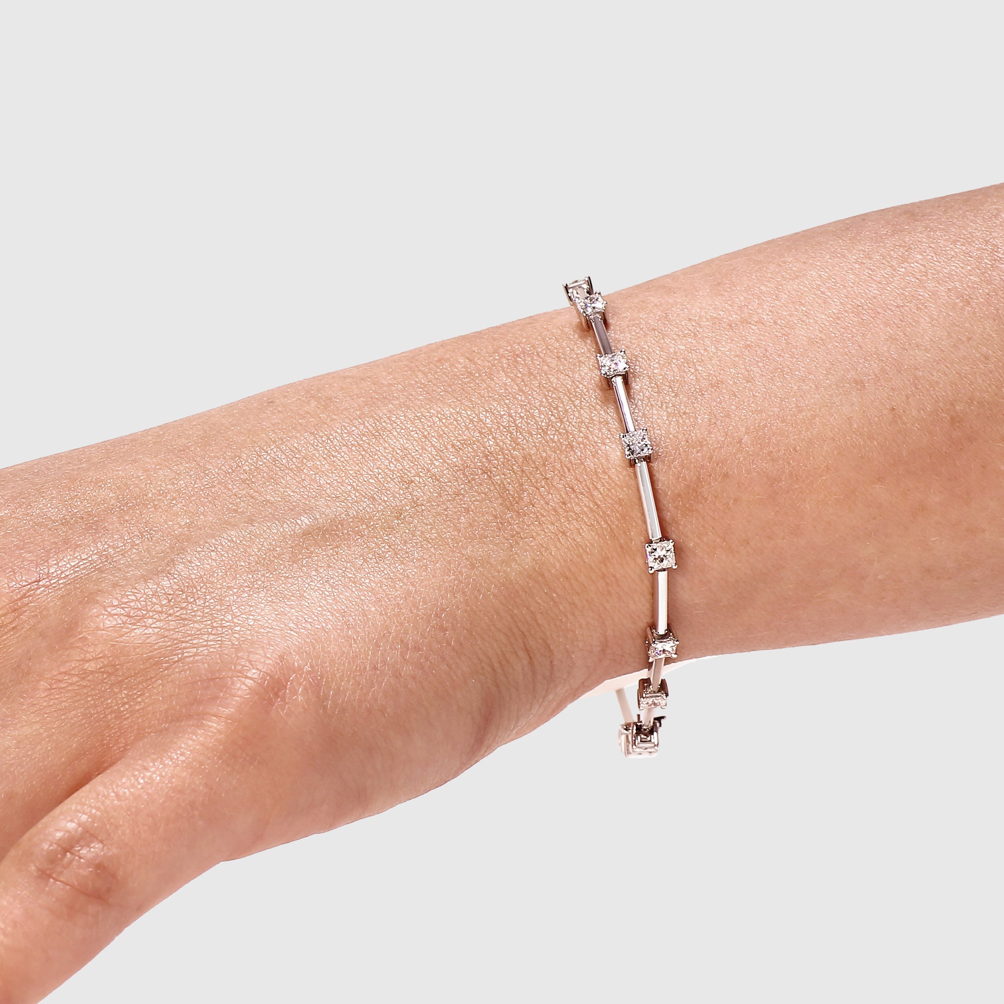My Girl Station Bracelet 2.50 Carat | Platinum Model View