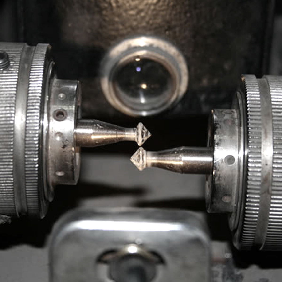 Shimansky Jewellery Cutting and polishing a diamond with a diamond