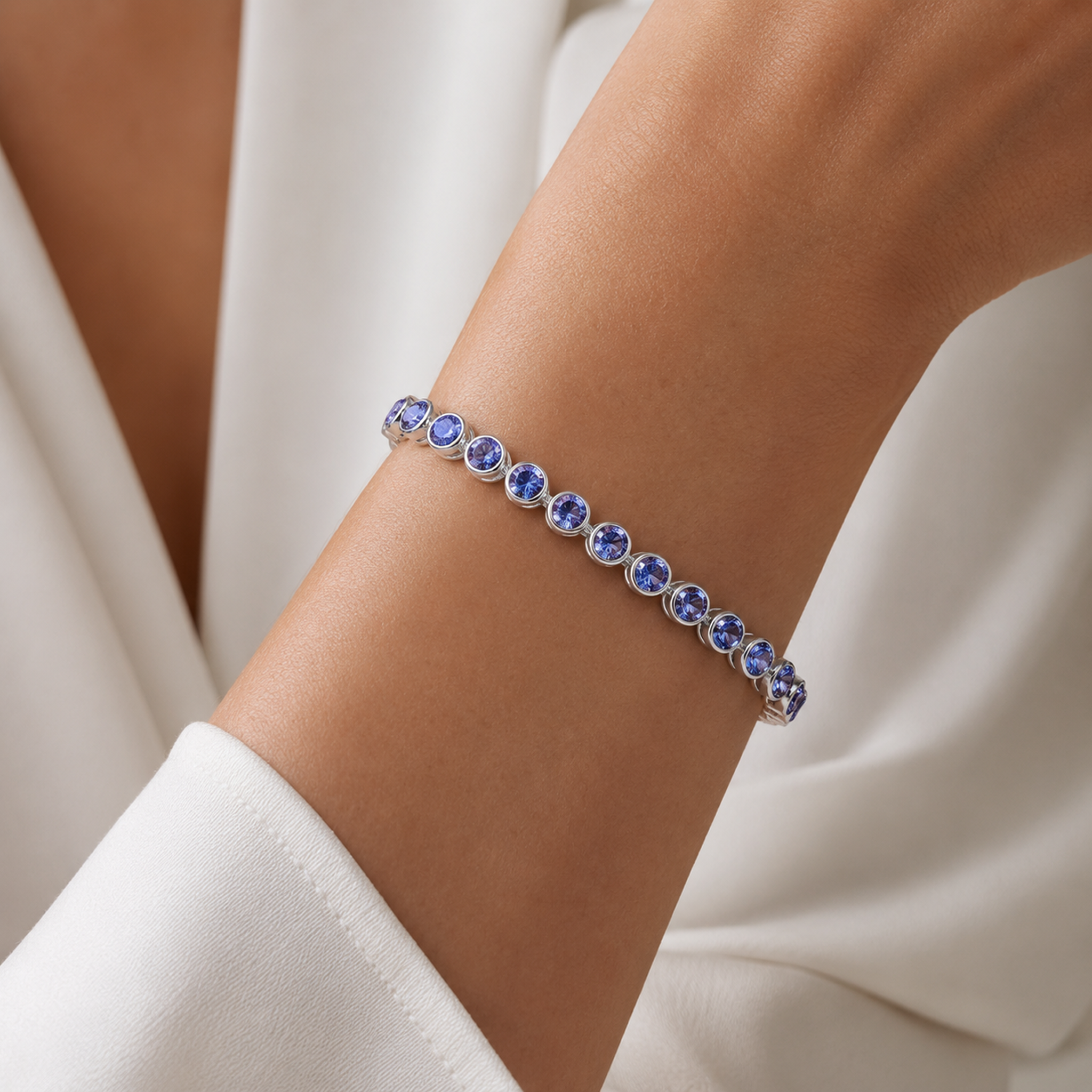 Conjunto de pulseira com moldura de tanzanita com corte redondo