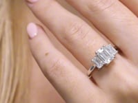 Shimansky Emerald Diamond Trilogy Ring Platinum - Lifestyle Video #Metal_Platinum #Carat Weight_1